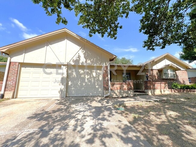 Building Photo - Beautifully Maintained 3/2/2 in Bedford! Rental