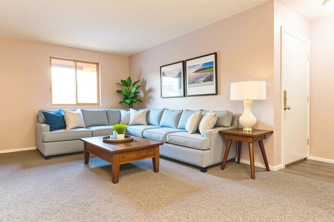 Building Photo - Beautifully Updated 2-Bedroom in Grove Park—Transit Access Unit 4016 N. Rogers Ave