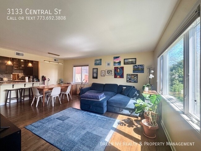 Photo - 3133 Central St