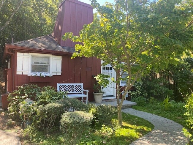 Photo - Charming Studio Cottage for Lease
