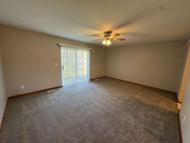 Photo - 2 BD/1.5 B at Windsor Court Townhomes in Ottawa IL! 1405 Windsor Court