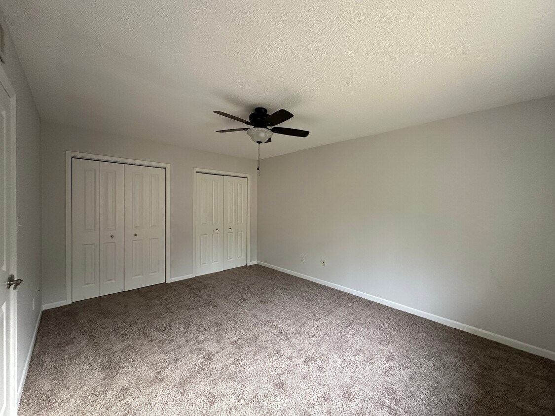 Bedroom - 507 NW 39th Rd (Gainesville, FL)