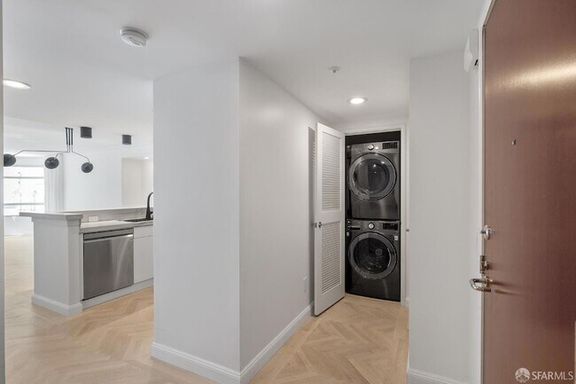 Photo - 403 Main St Unit 717N
