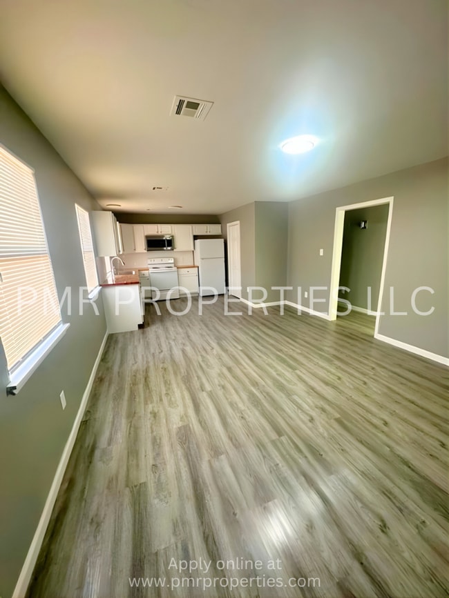 Photo - 3 Bedrooms / 2 Bathrooms House