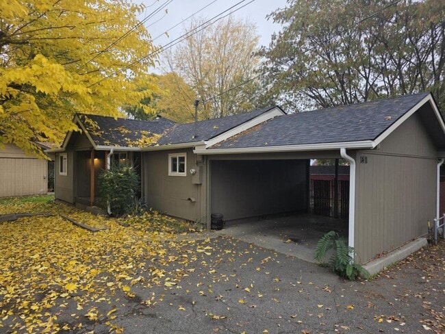 Photo - 1411 SW G St