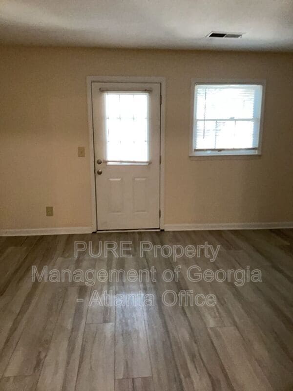 Photo - 774 Rogers Way SW