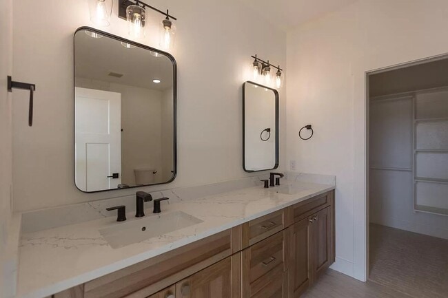 Photo - Luxury Townhome in Quiet Neighborhood