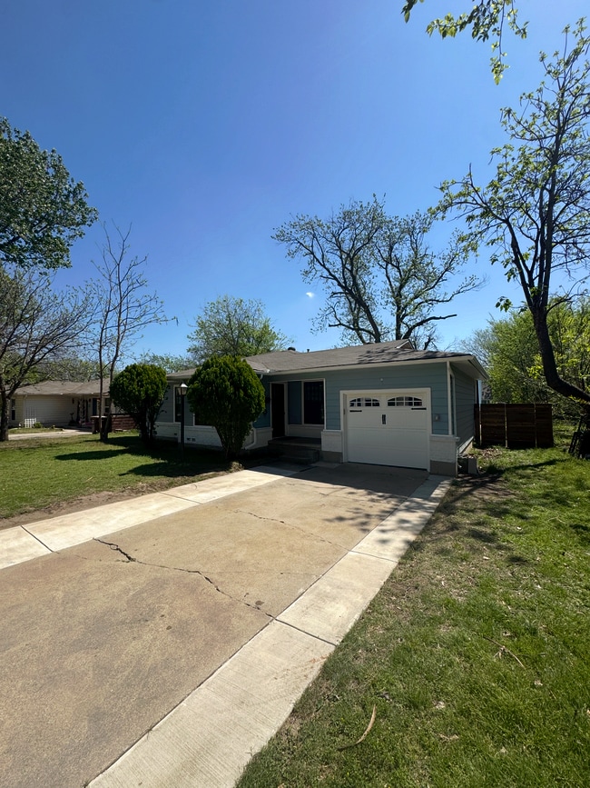 Photo - 1007 Emery St