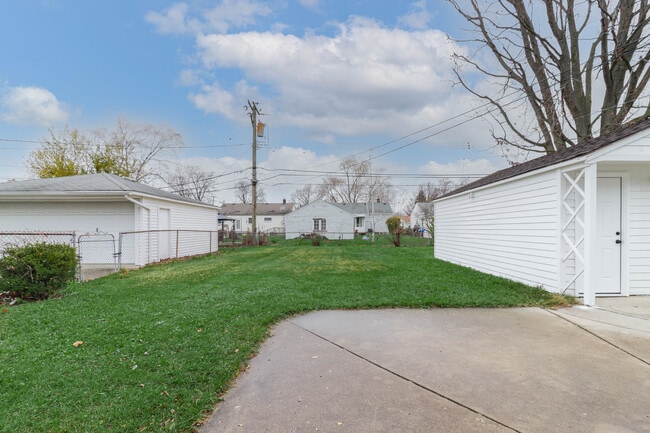 Photo - 29744 Rosslyn Ave