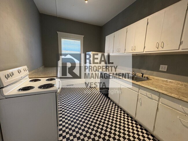 Photo - 2585 Napier Ave Unit A