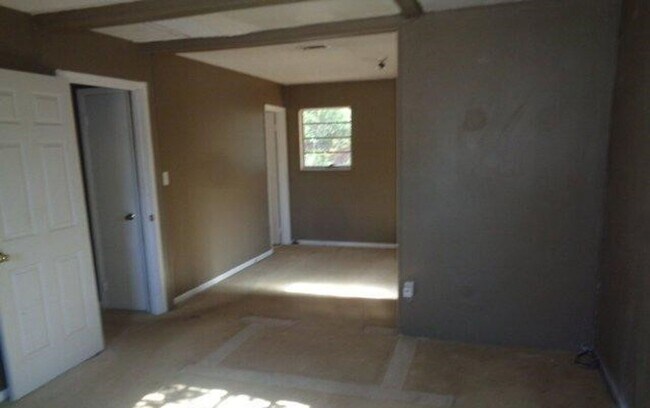 110 Briarwood Dr