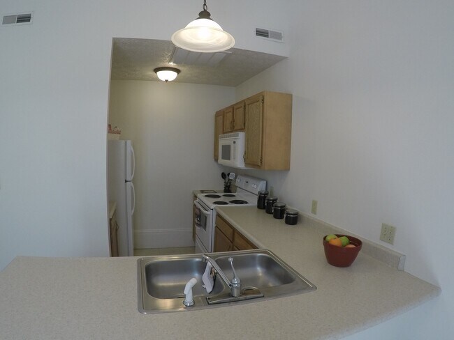 220 S 6th St (Maison de Ville)