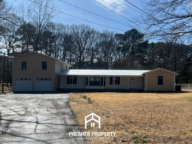 Building Photo - Spacious 4BR Decatur Home Near Huntsville w/ Vaulted Ceilings, 2-Car Garage & Fenced Yard