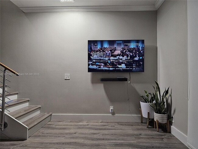 Photo - 1002 Sevilla Cir