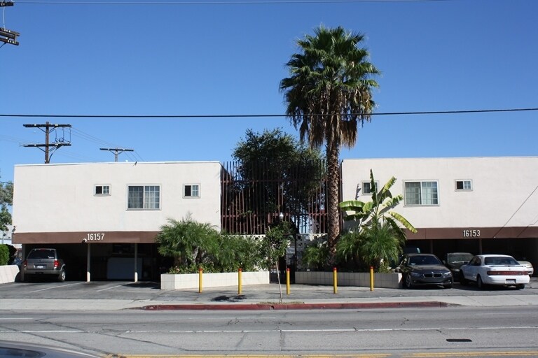 Photo - 16153-16157 Vanowen St Apartments