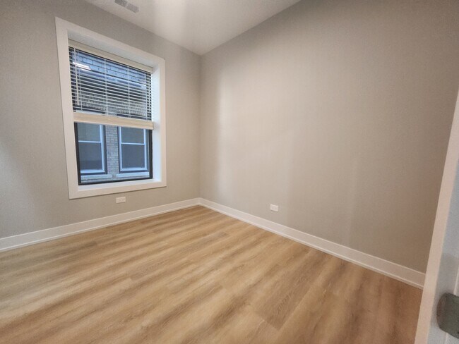 Photo - 423 W Belden Ave Unit 1