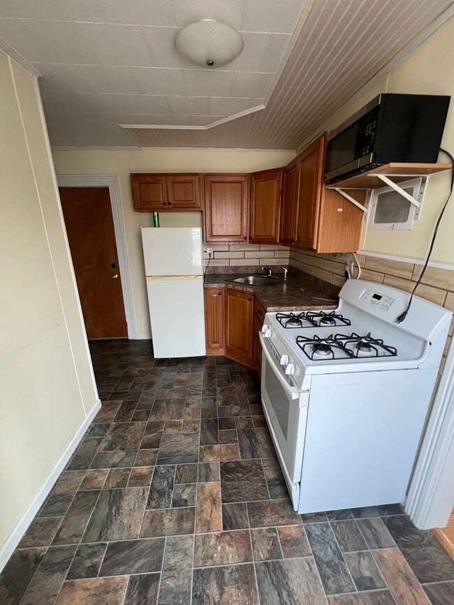 KITCHEN - 183 W Main St Unit 2