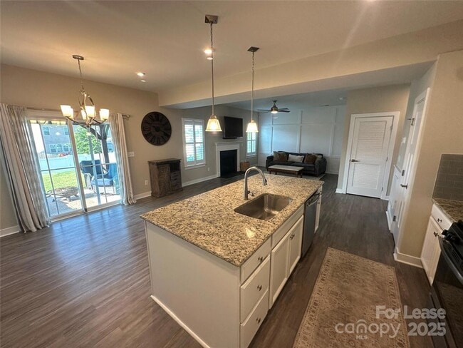 Photo - 1539 Spruce Ln
