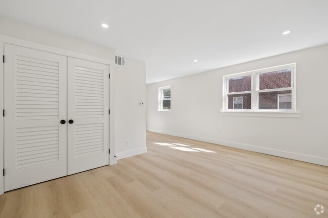 1BR, 1BA - 650SF - Living Room