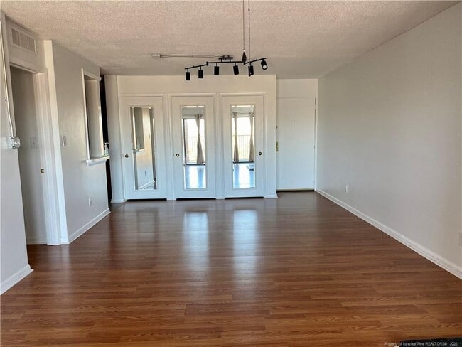 Photo - 1100 Clarendon St