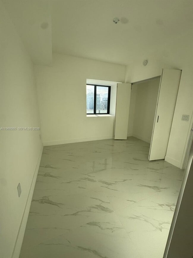 Photo - 700 NE 24th St Unidad 1103