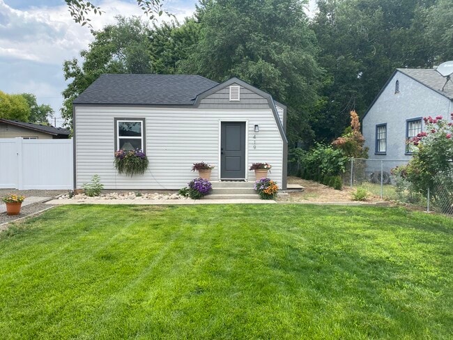 Photo - 419 S Locust St House