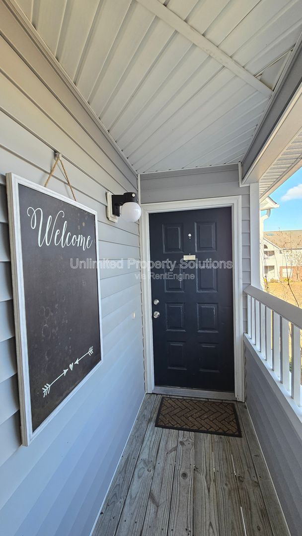 Photo - 4156 Breezewood Dr Unit 202