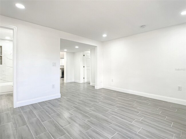 Photo - 560 Fairmount Rd