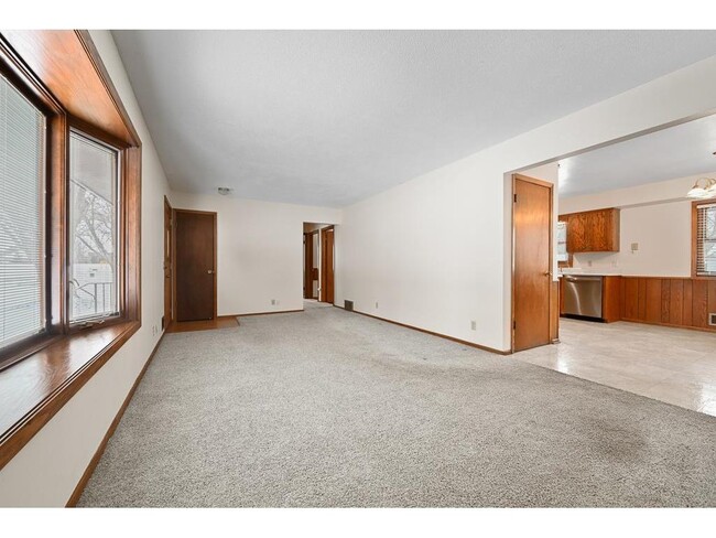 Photo - 10517 Quebec Ave N