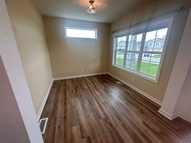 Photo - Home For Rent Papillion