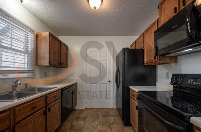 Photo - *OFFERING ONE MONTH FREE PROMOTION* 1 Bed / 1 Bath End Unit Townhome In North Durham