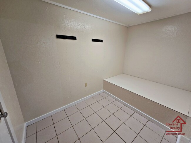 Photo - 620 Allie Ln