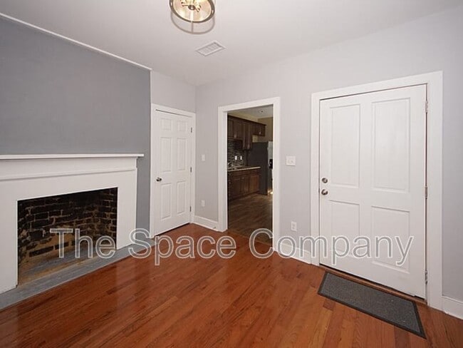 Photo - 126 Logan St