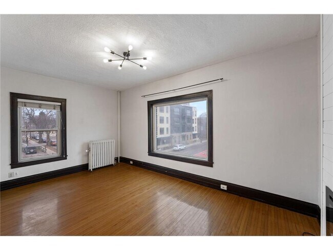 Photo - 2881 Irving Ave S