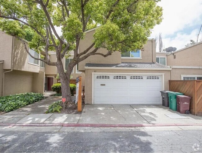 Building Photo - SPECTACULR BRIARWOOD REMODELED TOWNHOME!!!