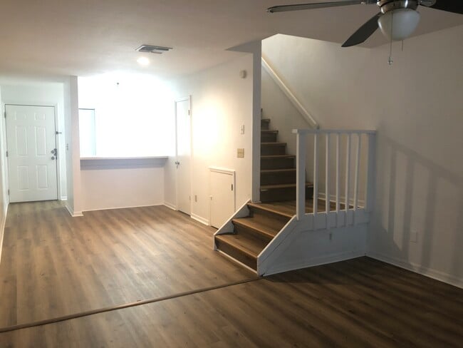 Photo - 807 SW 60th Ter