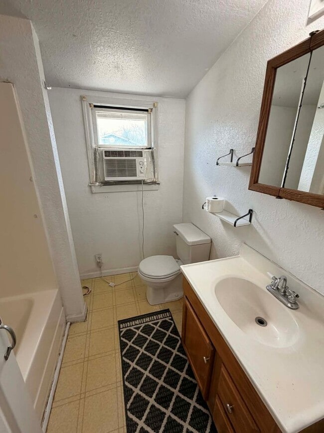 Photo - 408 E 41st St