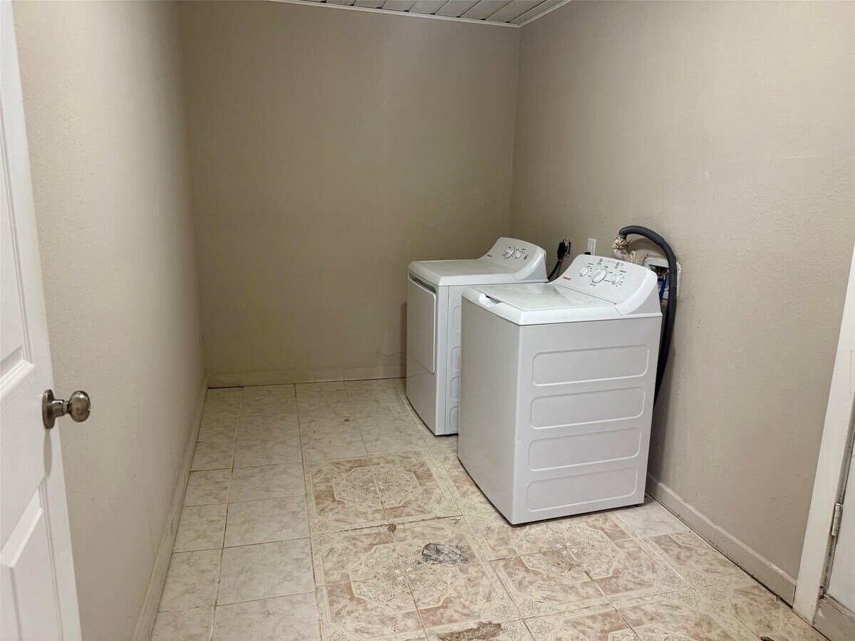 Photo - 6743 Crestmont St