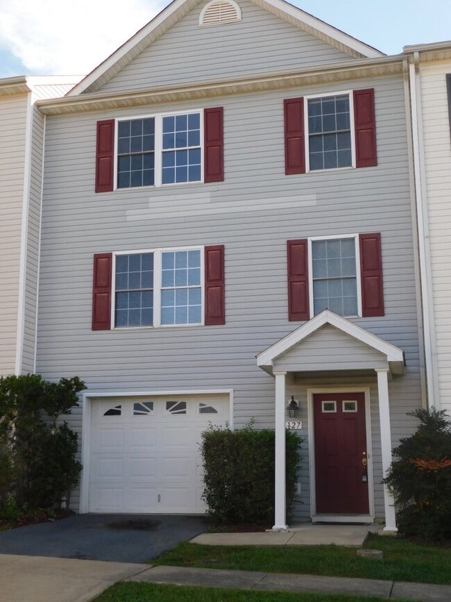 Building Photo - Location! Location! Location!