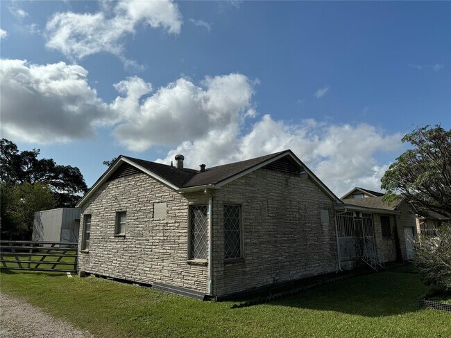 Photo - 7920 Findlay St