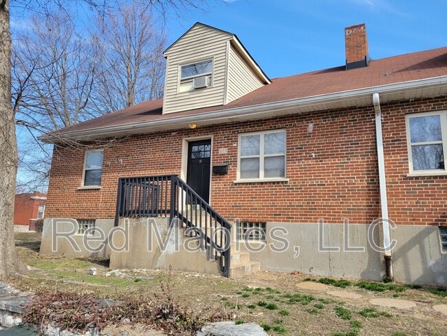 Photo - 321-325 Iron St