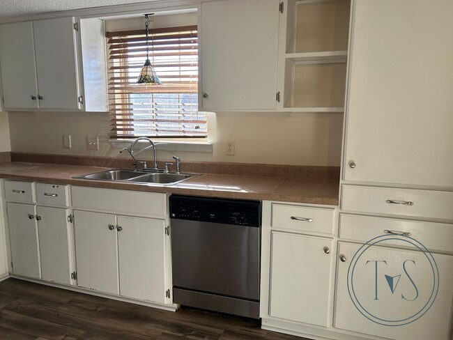 Photo - 196 Wayfair Ln