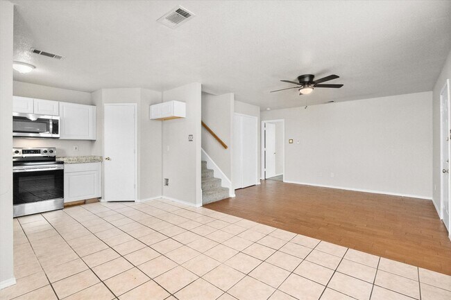 Photo - 612 Kings Way Dr Unit A