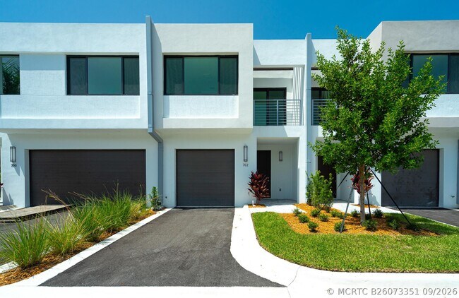 Photo - 702 Cypress Grove Dr