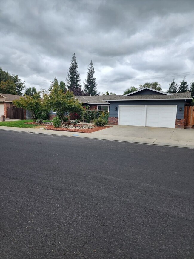 3 Bedroom 2 bath with 2 car garage off of Rental House Rental in