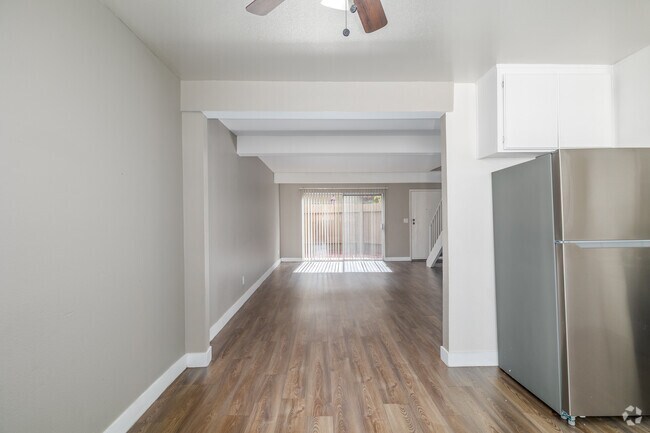 2BR, 2BA - 1,000SF - Living Room