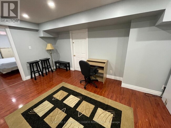 Photo - 340 Bristol Rd W