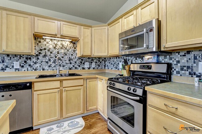 6524 Whispering Loop