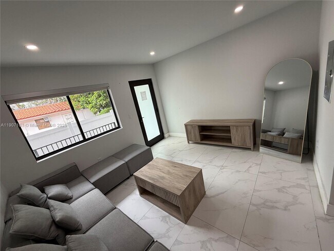 Photo - 944 Jefferson Ave Unit 11