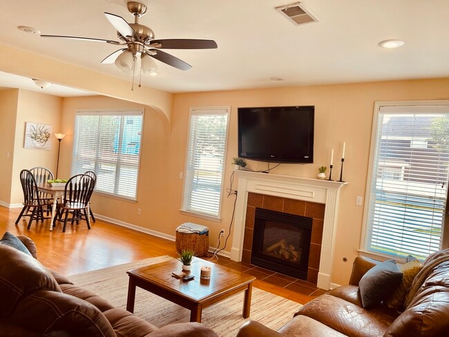 living room - 1436 Island Town Cove
